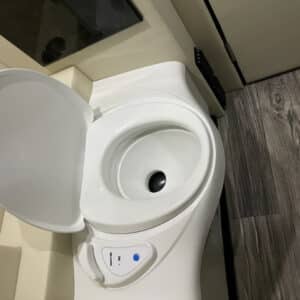 Deluxe Series – 2023 White/Beige