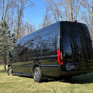 Deluxe Series – 2024 Black/White